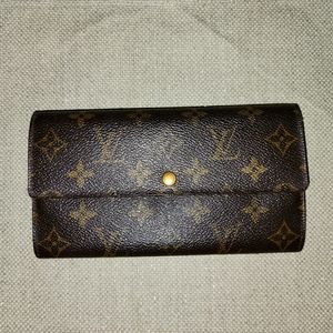 LOUIS VUITTON “Monogram Sarah Wallet”